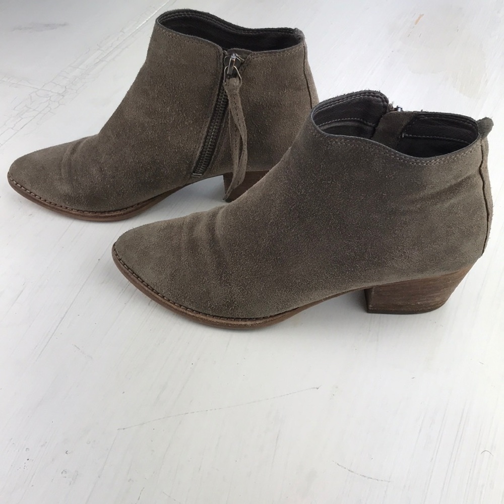 Dolce Vita Suede Leather booties Size 6.5